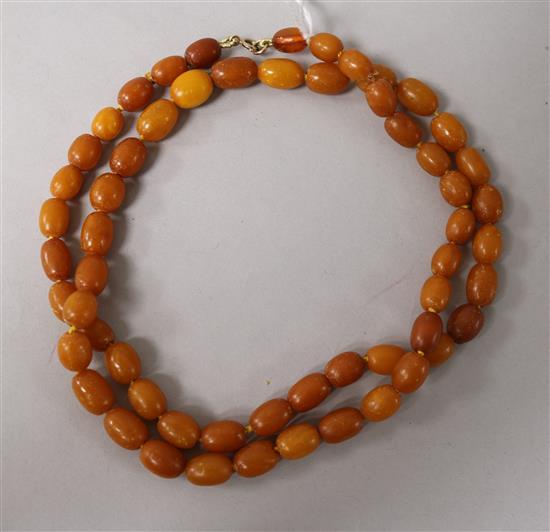 A single strand amber bead necklace, gross weight, 36 grams, 74cm.